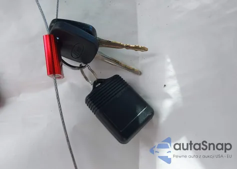 2001 Ford Escape Xlt from USA, damaged, VIN 1FMYU03181KA73971